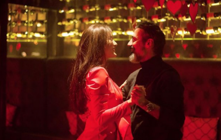 سر ارتداء ميساء مغربي فستان الزفاف الأبيض مع محمد العلوي